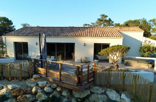 Saint-Jean-de-Monts House | Villa avec Spa niché dans la forêt à deux pas des plages