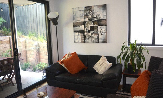 Adamstown House | Villa Bailey - Central Luxury in Newcastle