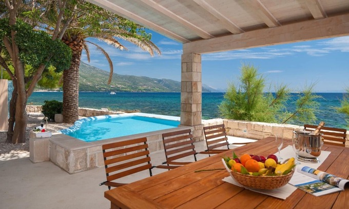 Orebic Villa | Villa Beachfront Gracia Grande with private pool with sea water right at the beach in Orebic - Peljesac