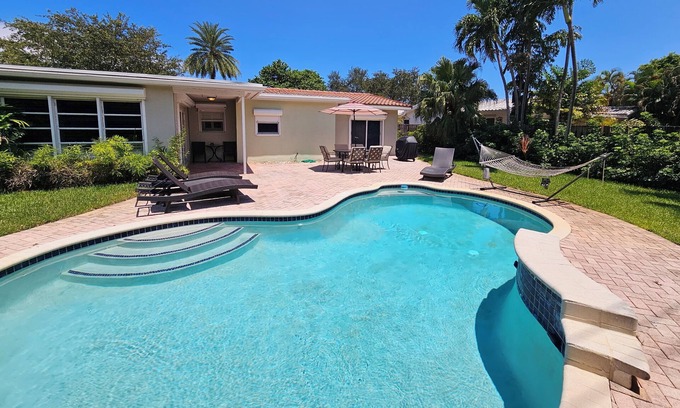 Imperial Point House | Villa Bella -Familly-Home w/Heated Pool, near to the Beach