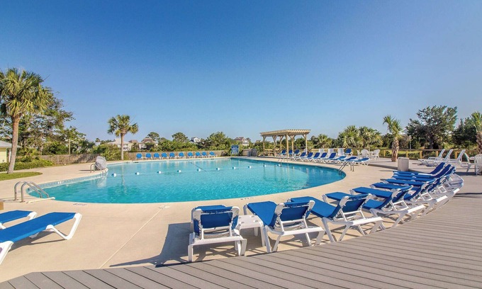 Oceanmarsh Subdivision House | Villa Bella Vista on Harbor Island
