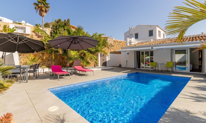 Calpe Villa | Villa "Bennu - Lujo Y Confort" near Beach with Private Pool & Wi-Fi