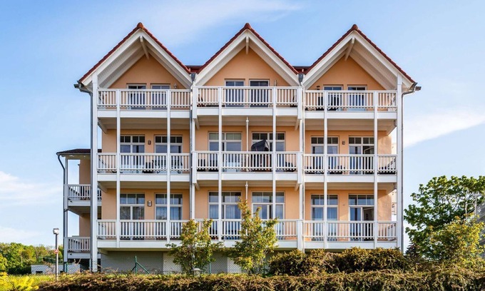 Moenchgut Peninsula Apartment | Villa Bergfrieden - fantastic sea view from the balcony, use of swimming pool and sauna