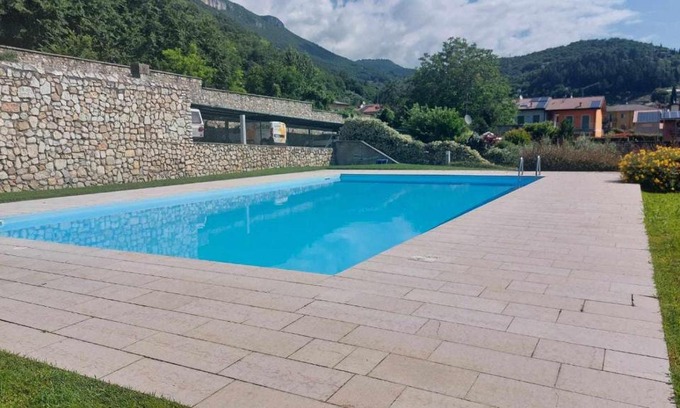 Caprino Veronese Apartment | Villa Bevilacqua - Nuovo bilocale moderno,piscina