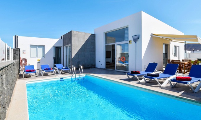 Playa Blanca Resort | 'Villa Blue New Horizont' with Sea View, Wi-Fi and Air Conditioning