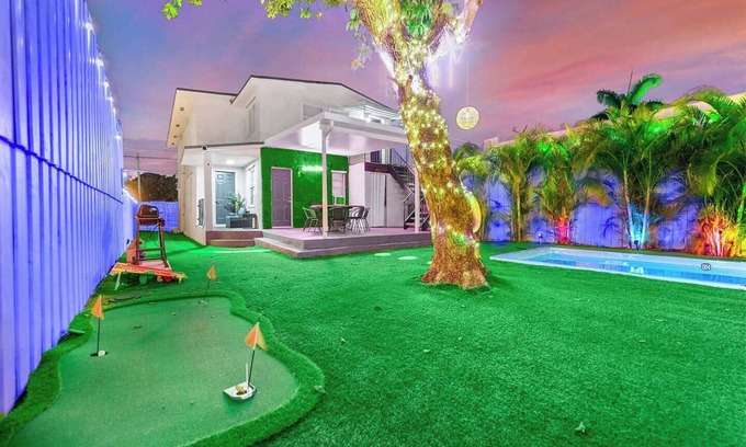 Allapattah House | Villa Bonita | 6BR | Pool + Hot Tub