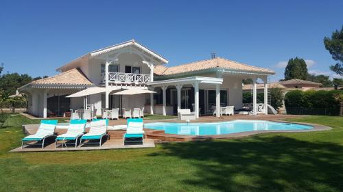 Gujan-Mestras Bed & Breakfast | Villa BORA BORA