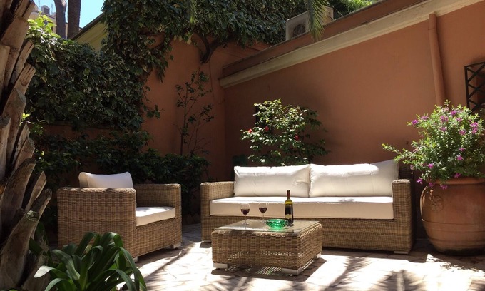 Quartiere III Pinciano Apartment | Villa Borghese Oasis: Quiet, Large Apartment with WiFi, AC, Patio - Palm House 1
