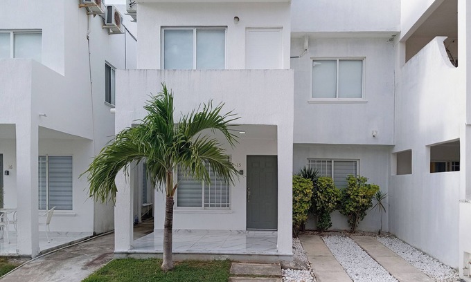 Downtown Cancun Villa | Villa Brisas Bahia Azul for 10 people with 4 bedrooms, 3 bathrooms, sofa bed in Cancun