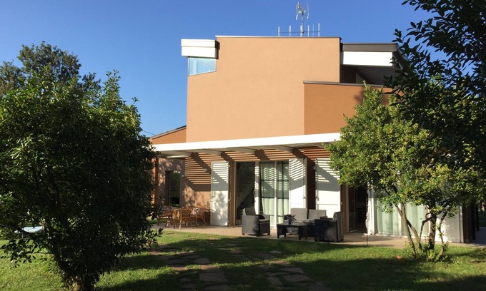 Cagnona Villa | VILLA BROWN - GREEN & SEA, sleeps 6 - Including place on the beach