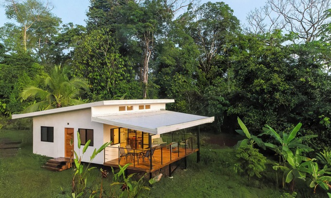 Puerto Jimenez Villa | Villa Bruno – Handcrafted Jungle Hideaway Powered by the Sun – Wifi & Hot Water