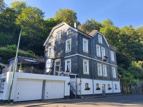Monschau Bed & Breakfast | Villa Burgau, C&H