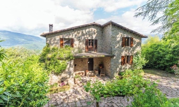 Castelnuovo di Garfagnana Villa | Villa Buriconti: Tranquil Countryside Oasis