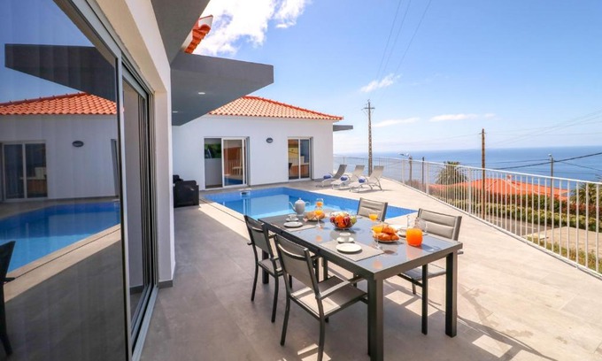 Estreito da Calheta Villa | Villa Calhetascape by Villa Plus
