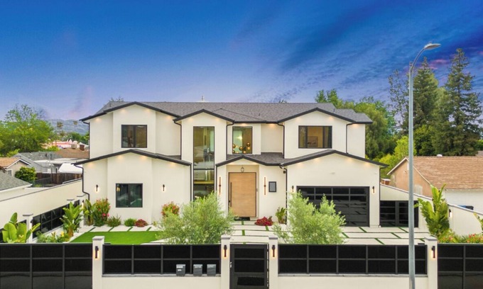 Woodland Hills Villa | Villa Califa - Resort-Style Living w/Private Pool, Spa & Theater