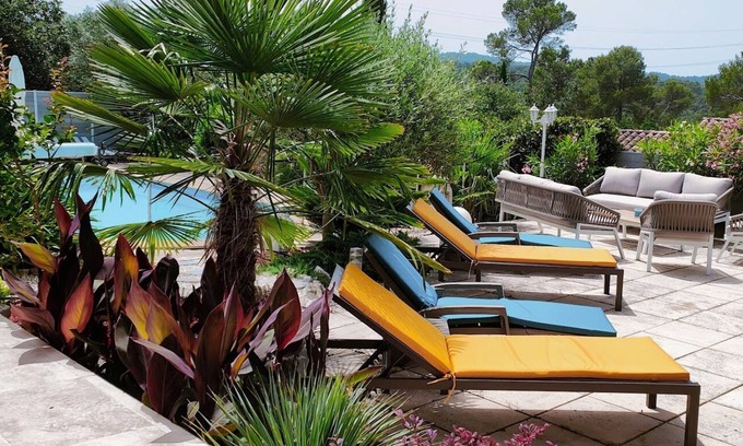 Rocbaron Villa | Villa Campagne Chic et Paisible. Piscine Spacieuse