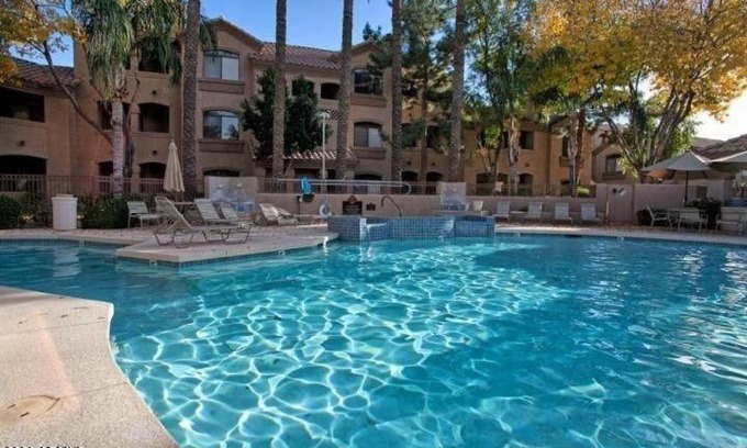 North Scottsdale Apartment | Villa Captiva condo