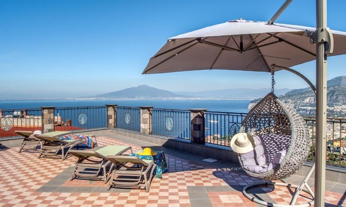 Priora Villa | VILLA CARUSO PRIVATE HEATED POOL & SEA VIEW