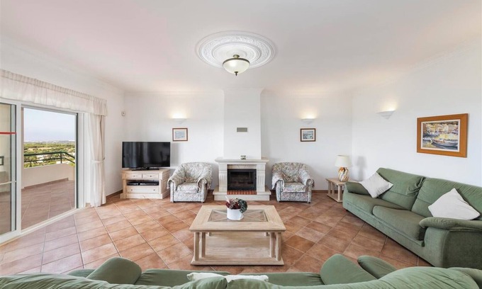 Vilamoura Villa | Villa 'Casa Campo' with Sea View, Private Pool, 2 Terraces & Wi-Fi