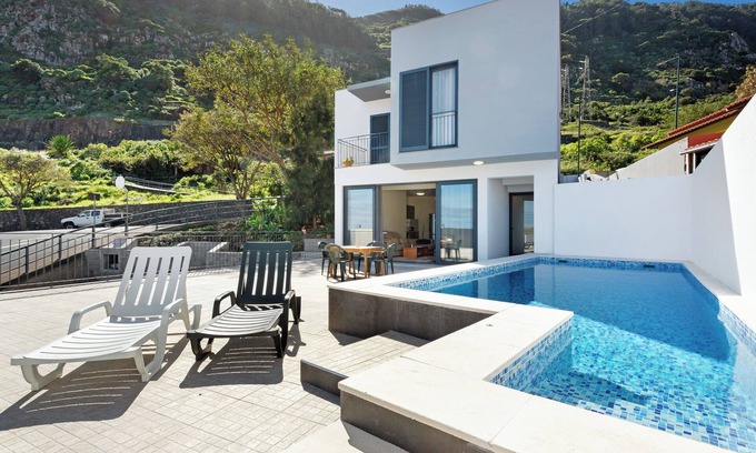 Machico Villa | Villa "Casa Da Pontinha" with Sea View, Private Garden, Outdoor Pool & Wi-Fi