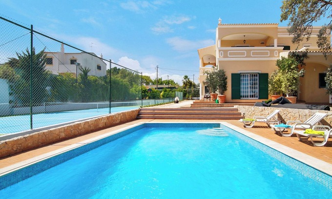 Olhao Villa | Villa 'Casa Do Sobreiro' with Sea View, Wi-Fi and Air Conditioning