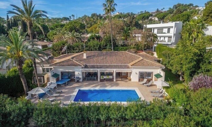 Nueva Andalucia Villa | Villa Casa La Concha- Luxury 6 bed Villa in Marbella, Heated Pool, Mountain View