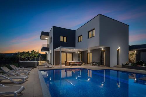 Rudine Villa | Villa Castello