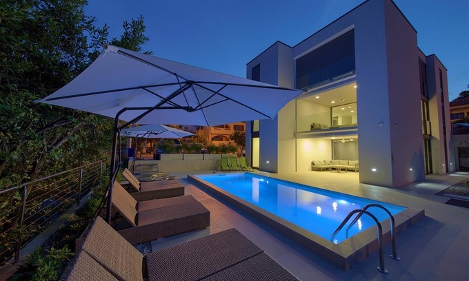 Krk Apartment | Villa Celeia - Luxurious ground floor apartment with heated pool in city centre of Krk