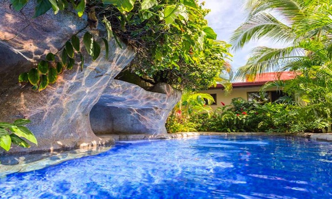 Barrio Ricos y Famosos House | Villa Centro - 7BR/7Bath - Spectacular Pool - Private and Close to Everything!