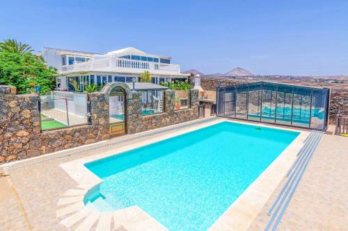 Los Mojones Villa | Villa Cervera
