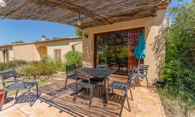 Sommieres Villa | Villa 'Chéri' with Shared Pool, Wi-Fi and Air Conditioning