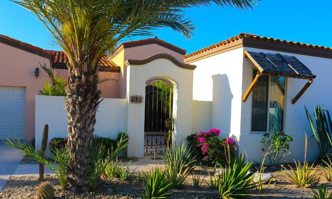 La Paz Villa | Villa Colonial