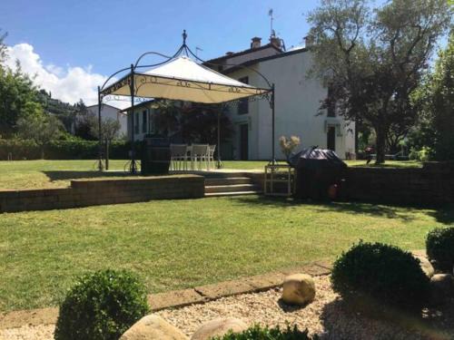 Garda House | Villa con ampio giardino esterno e piscina condominiale