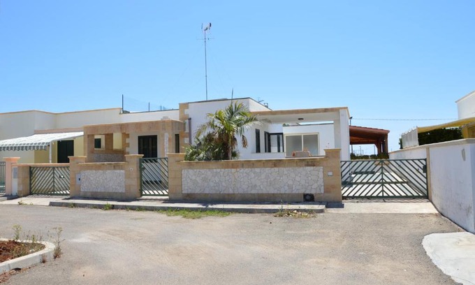 Lido Marini Villa | Villa con doppio appartamento piano terra e semi-interrato