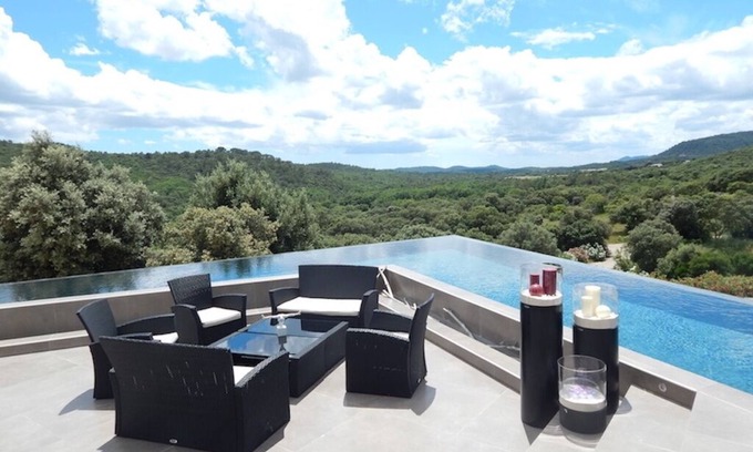 Corconne Villa | Villa Contemporaine Avec vue Panoramique sur le Pic Saint Loup