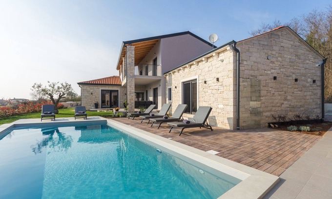 Mofardini Villa | Villa Daisy Dream with Pool