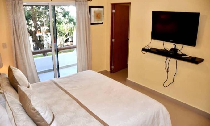 Villa Juarez Villa | Villa de 4 Dormitorios con Piscina Cerca de la Playa