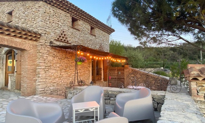 Larnas House | Villa de Charme en Pierre Avec Piscine en Ardèche Provençale