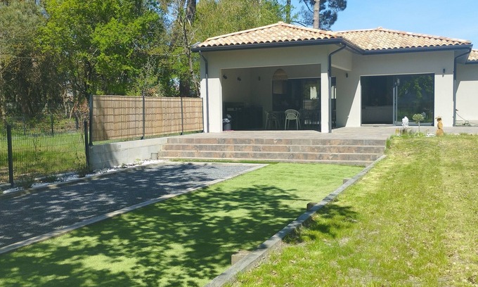 Maubuisson Villa | Villa de Charme, Neuve, Centre de Maubuisson, 200m du Lac, Terrain de Pétanque