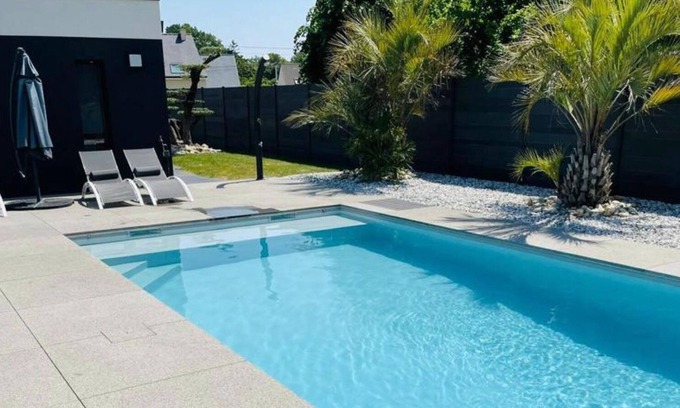 Bruz Villa | Villa 'De Standing' with Private Pool, Wi-Fi and Air Conditioning