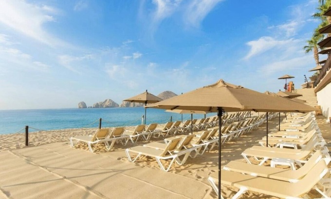Centro Resort | Villa Del Arco located on the pristine Medano Beach