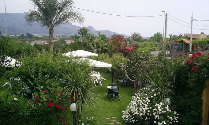 Fiumefreddo di Sicilia Bed & Breakfast | Villa delle Vacanze