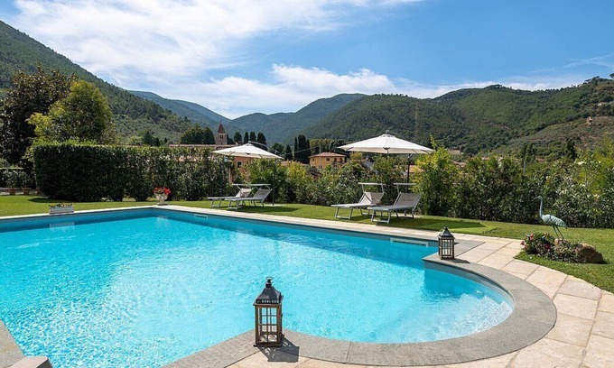 Vorno House | Villa delle Viole: An elegant and welcoming two-story apartment that is part of a villa immersed in a splendid landscape, in a lovely little hamlet, with Free WI-FI.