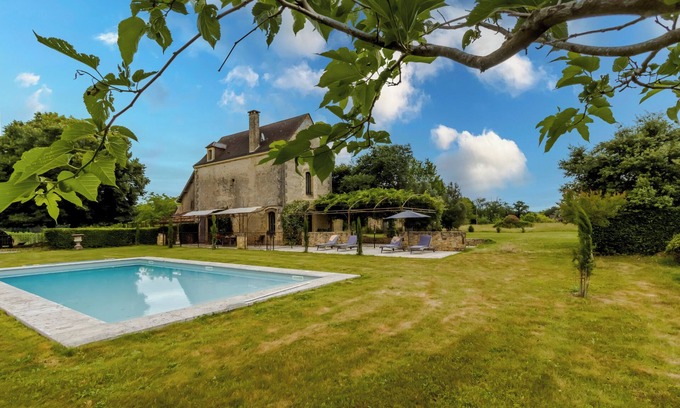 Domme Villa | Villa 'Demeure Au Coeur De La Nature' with Private Pool, Private Terrace and Wi-Fi