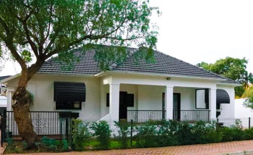 Paarl Apartment | Villa Des Roses