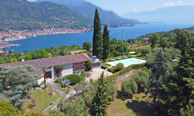 Cunettone-villa Villa | Villa Desiré