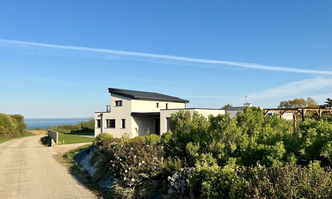 Saint-Mathieu Villa | Villa du petit phare - sea view - 10people