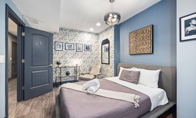 Bronzeville Bed & Breakfast | Villa Dubois Guest House Room 4