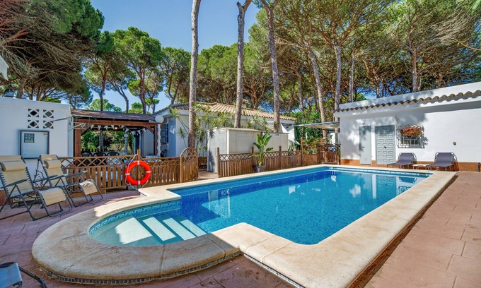 Los Gallos-Cerromolino Villa | Villa 'El Limonar' with Shared Pool, Wi-Fi and Air Conditioning
