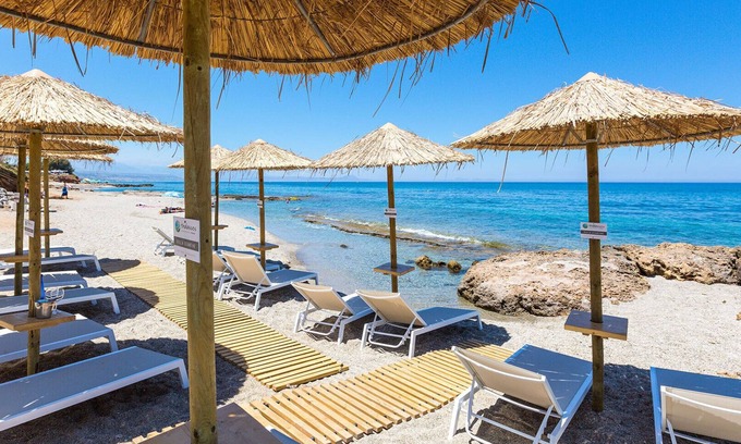 Pigianos Kampos Villa | Villa Eeanthe, Exclusive Villa with Private Beach Facilities